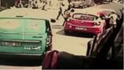 BEYKOZ'DA KAZA SONRASI OTOMOBİLE TABANCA KABZASIYLA SALDIRI KAMERADA BEYKOZ'DA KAZA SONRASI OTOMOBİLE TABANCA KABZASIYLA SALDIRI KAMERADA