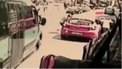 BEYKOZ'DA KAZA SONRASI OTOMOBİLE TABANCA KABZASIYLA SALDIRI KAMERADA BEYKOZ'DA KAZA SONRASI OTOMOBİLE TABANCA KABZASIYLA SALDIRI KAMERADA