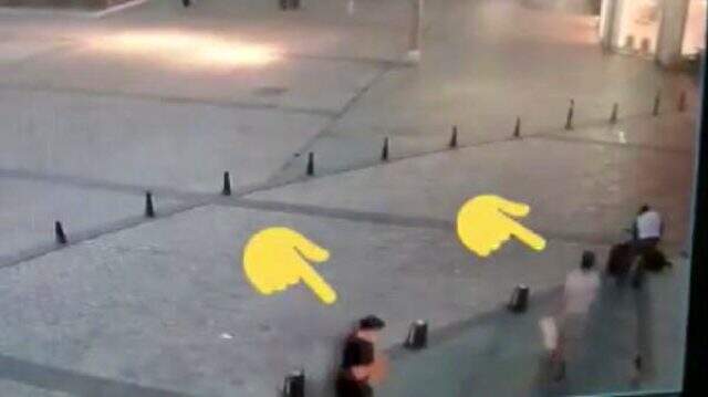 Beyoğlu'nda Cezayir uyruklu 2 kapkaççı İngiltere uyruklu bir kişinin çantasını çaldı