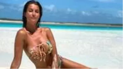 Cristiano Ronaldo'nun eski sevgilisi Desire Cordero pembe bikinili tekne pozuyla mest etti Cristiano Ronaldo'nun eski sevgilisi Desire Cordero pembe bikinili tekne pozuyla mest etti