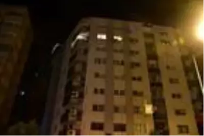 Deprem sırasında paniğe kapılıp, 7'nci kattan atladı Deprem sırasında paniğe kapılıp, 7'nci kattan atladı