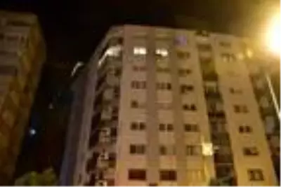 Deprem sırasında paniğe kapılıp, 7'nci kattan atladı Deprem sırasında paniğe kapılıp, 7'nci kattan atladı