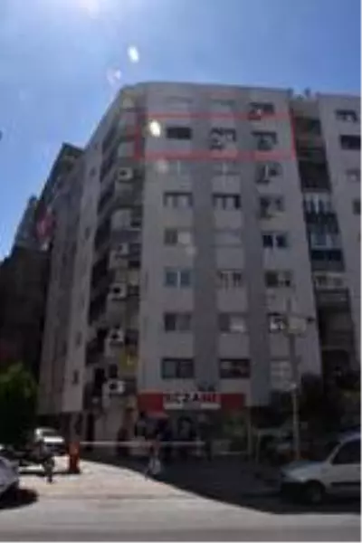 Depremde korkuya kapılıp 7'nci kattan atladığı öne sürülen gencin hayati tehlikesi sürüyor Depremde korkuya kapılıp 7'nci kattan atladığı öne sürülen gencin hayati tehlikesi sürüyor