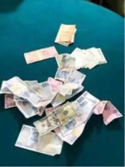 Dernek binasında kumar oynarken yakalandılar Dernek binasında kumar oynarken yakalandılar