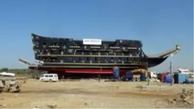 Dünyanın en büyük korsan teknesi Manavgat'ta yapılarak suya indirildi