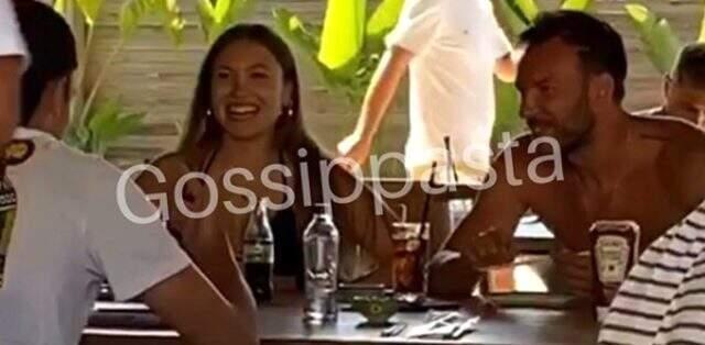 Duygu Özaslan yine selülitli haliyle görüntülendi Duygu Özaslan yine selülitli haliyle görüntülendi
