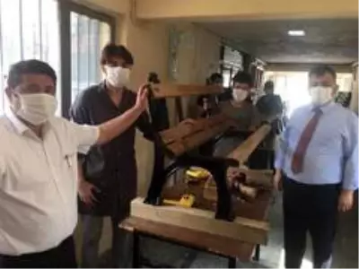 Emirdağ'da park ve bahçelerin oturma banklarını öğrenciler üretecek Emirdağ'da park ve bahçelerin oturma banklarını öğrenciler üretecek