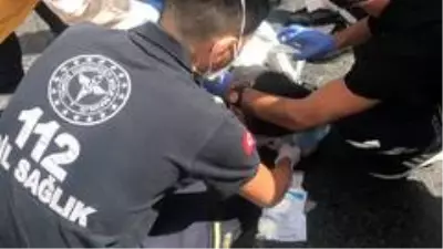 Esenyurt'ta kucağında bebekle yolun karşısına geçen kadına araba çarptı Esenyurt'ta kucağında bebekle yolun karşısına geçen kadına araba çarptı