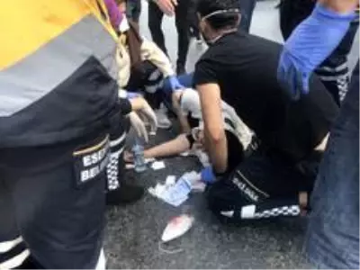 Esenyurt'ta kucağında bebekle yolun karşısına geçen kadına araba çarptı