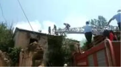 Gevaş'ta korkutan yangın Gevaş'ta korkutan yangın