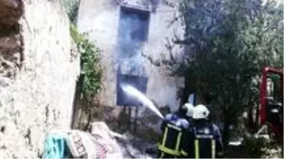 Gevaş'ta korkutan yangın Gevaş'ta korkutan yangın