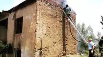Gevaş'ta korkutan yangın Gevaş'ta korkutan yangın