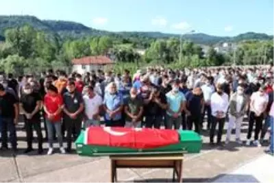 Göçük altında kalan maden işçisi son yolculuğuna uğurlandı Göçük altında kalan maden işçisi son yolculuğuna uğurlandı