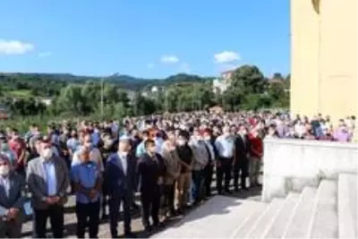 Göçük altında kalan maden işçisi son yolculuğuna uğurlandı Göçük altında kalan maden işçisi son yolculuğuna uğurlandı