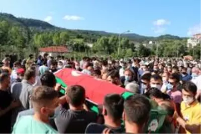 Göçük altında kalan maden işçisi son yolculuğuna uğurlandı Göçük altında kalan maden işçisi son yolculuğuna uğurlandı