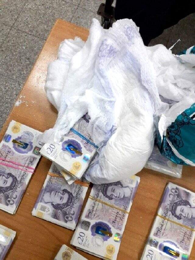 Gurbetçi Türk, Sırbistan sınırında ekmek arasında 100 bin sterlin yakalattı
