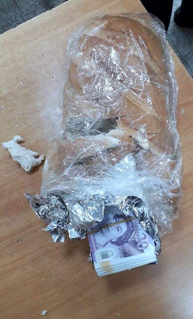 Gurbetçi Türk, Sırbistan sınırında ekmek arasında 100 bin sterlin yakalattı