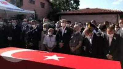 İçişleri Bakanı Soylu, şehit tabutuna omuz verdi İçişleri Bakanı Soylu, şehit tabutuna omuz verdi