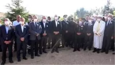 İçişleri Bakanı Soylu, şehit tabutuna omuz verdi İçişleri Bakanı Soylu, şehit tabutuna omuz verdi