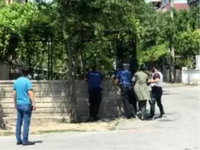 İntihar girişiminde bulunan şahıs, Özel Harekat tarafından alındı İntihar girişiminde bulunan şahıs, Özel Harekat tarafından alındı