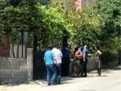 İntihar girişiminde bulunan şahıs, Özel Harekat tarafından alındı İntihar girişiminde bulunan şahıs, Özel Harekat tarafından alındı