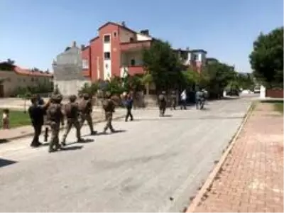 İntihar girişiminde bulunan şahıs, Özel Harekat tarafından alındı İntihar girişiminde bulunan şahıs, Özel Harekat tarafından alındı