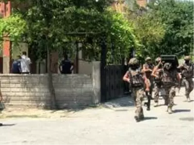 İntihar girişiminde bulunan şahıs, Özel Harekat tarafından alındı İntihar girişiminde bulunan şahıs, Özel Harekat tarafından alındı