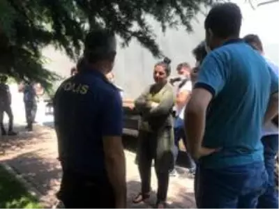 İntihar girişiminde bulunan şahıs, Özel Harekat tarafından alındı İntihar girişiminde bulunan şahıs, Özel Harekat tarafından alındı