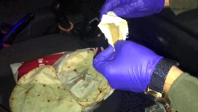 Lavaşa sarılı 500 gram esrar ele geçirildi