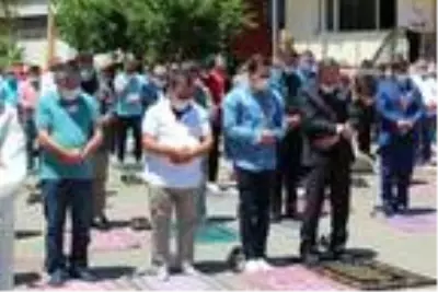 Manisa şehidini son yolculuğuna uğurladı Manisa şehidini son yolculuğuna uğurladı