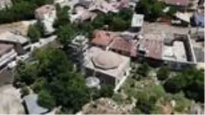 Minare restorasyonu leylekler için durduruldu Minare restorasyonu leylekler için durduruldu