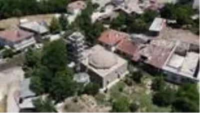 Minare restorasyonu leylekler için durduruldu Minare restorasyonu leylekler için durduruldu