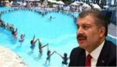 Sağlık Bakanı'ndan tatildekilere uyarı: Havuz ve denizlerdeki damlacıklardan koronavirüs bulaşabilir! Sağlık Bakanı'ndan tatildekilere uyarı: Havuz ve denizlerdeki damlacıklardan koronavirüs bulaşabilir!