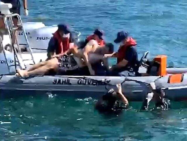 Sarıyer'de sahil güvenlik ekiplerinin boğulan şahsı kurtarma anları kamerada