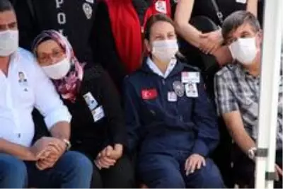 Şehit Polis Semih Güzelay, İzmir'de son yolculuğuna uğurlandı Şehit Polis Semih Güzelay, İzmir'de son yolculuğuna uğurlandı