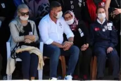 Şehit Polis Semih Güzelay, İzmir'de son yolculuğuna uğurlandı Şehit Polis Semih Güzelay, İzmir'de son yolculuğuna uğurlandı