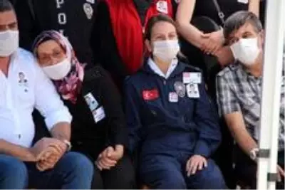 Şehit Polis Semih Güzelay, İzmir'de son yolculuğuna uğurlandı Şehit Polis Semih Güzelay, İzmir'de son yolculuğuna uğurlandı