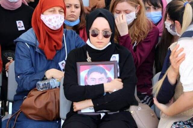 Süleyman Soylu, Van şehidinin gözyaşı döken eşini böyle teselli etti Süleyman Soylu, Van şehidinin gözyaşı döken eşini böyle teselli etti