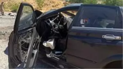 Tunceli-Elazığ karayolunda midibüs ile otomobil çarpıştı: 1 ölü, 17 yaralı Tunceli-Elazığ karayolunda midibüs ile otomobil çarpıştı: 1 ölü, 17 yaralı