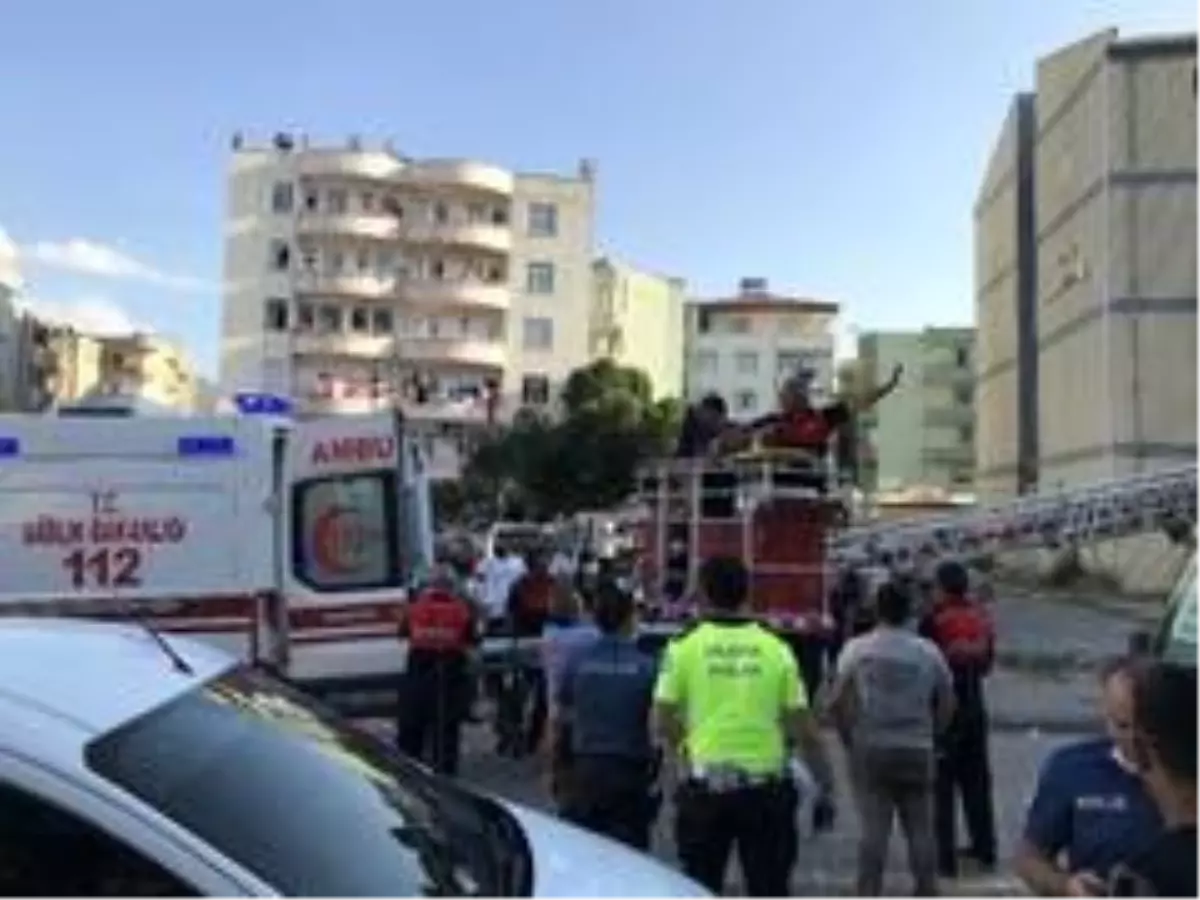 Üzerine duvar yıkılan işçi yaralandı Iğdır Üzerine duvar yıkılan işçi yaralandı Iğdır