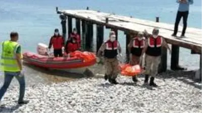 Van Gölü'nden biri çocuk 2 ceset daha çıkarıldı Van Gölü'nden biri çocuk 2 ceset daha çıkarıldı