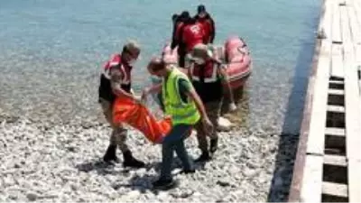 Van Gölü'nden biri çocuk 2 ceset daha çıkarıldı Van Gölü'nden biri çocuk 2 ceset daha çıkarıldı