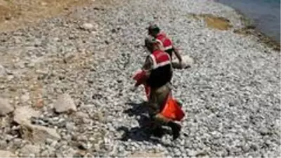 Van Gölü'nden biri çocuk 2 ceset daha çıkarıldı Van Gölü'nden biri çocuk 2 ceset daha çıkarıldı
