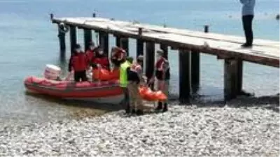Van Gölü'nden biri çocuk 2 ceset daha çıkarıldı Van Gölü'nden biri çocuk 2 ceset daha çıkarıldı