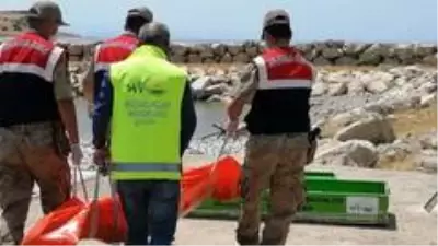 Van Gölü'nden biri çocuk 2 ceset daha çıkarıldı Van Gölü'nden biri çocuk 2 ceset daha çıkarıldı
