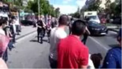Son dakika... Yaya geçidinden geçerken otomobilin çarptığı anne ve çocuğu yaralandı Son dakika... Yaya geçidinden geçerken otomobilin çarptığı anne ve çocuğu yaralandı