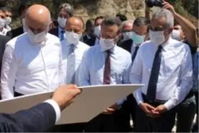 Bakan Karaismailoğlu Selçuk-Ortaklar Şantiyesini ziyaret etti