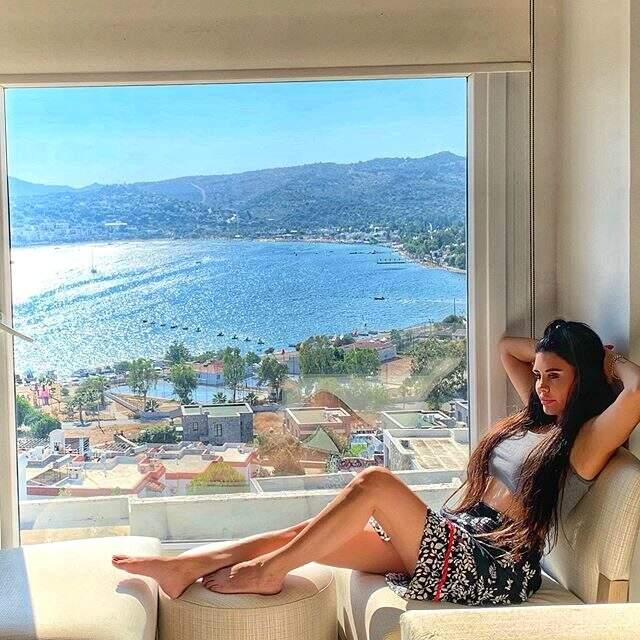 Bodrum'da tatil yapan Ebru Polat, siyah bikinisiyle ortalığı kasıp kavurdu Bodrum'da tatil yapan Ebru Polat, siyah bikinisiyle ortalığı kasıp kavurdu
