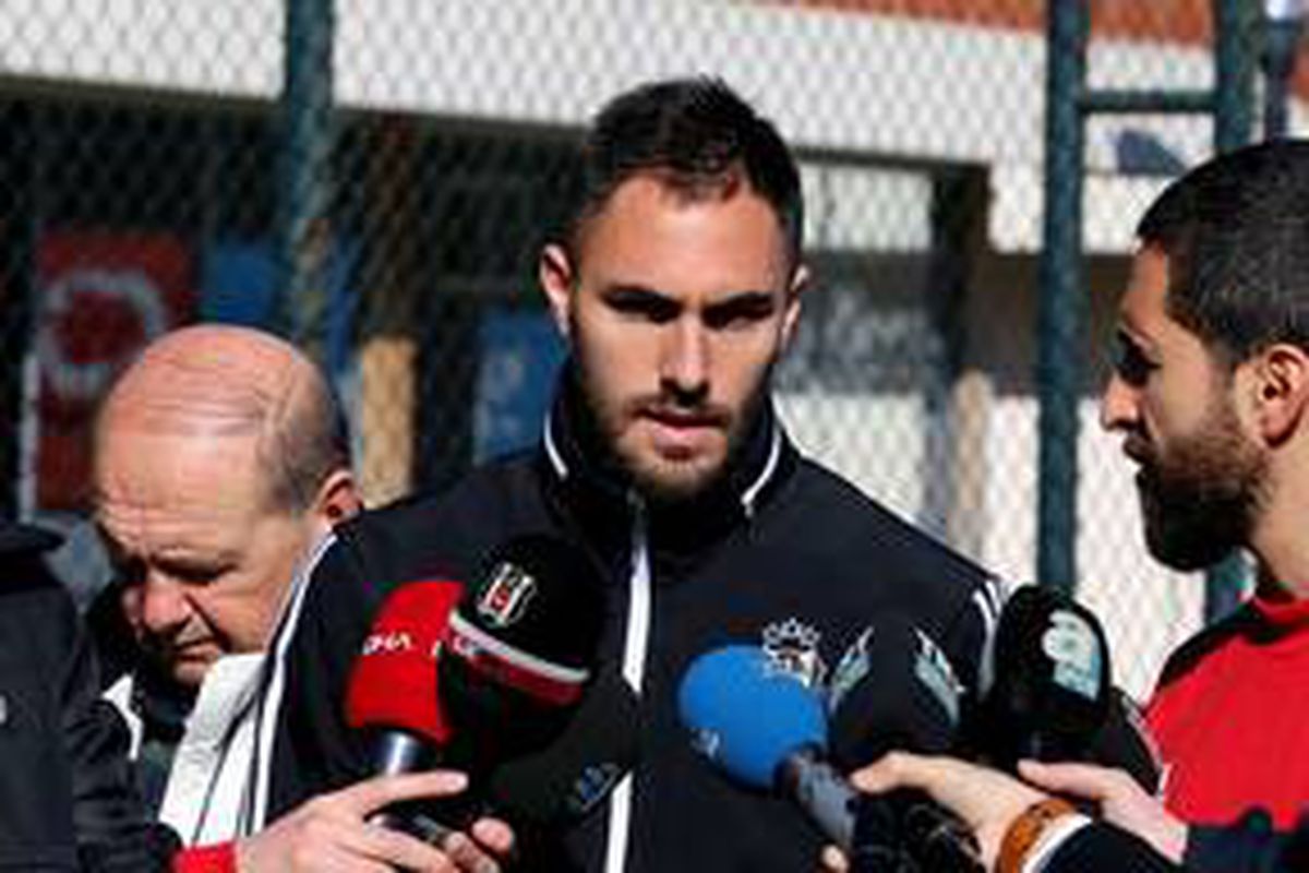 Galatasaray, Beşiktaş'tan ayrılan Victor Ruiz ile transfer görüşmesi yaptı