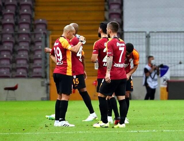Galatasaray, sahasında Göztepe'yi 3-1 mağlup etti Galatasaray, sahasında Göztepe'yi 3-1 mağlup etti